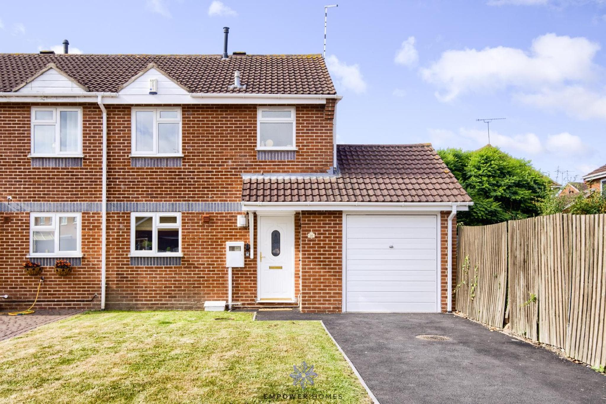 Coventry Beautiful House, University Hospital, M6 M69, Private Parking, Sleeps 6, by EMPOWER HOMES