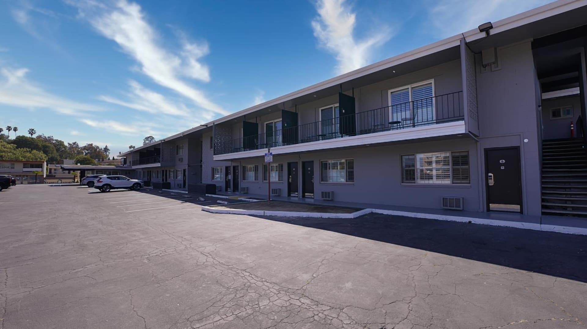 SeaSide Inn & Suites