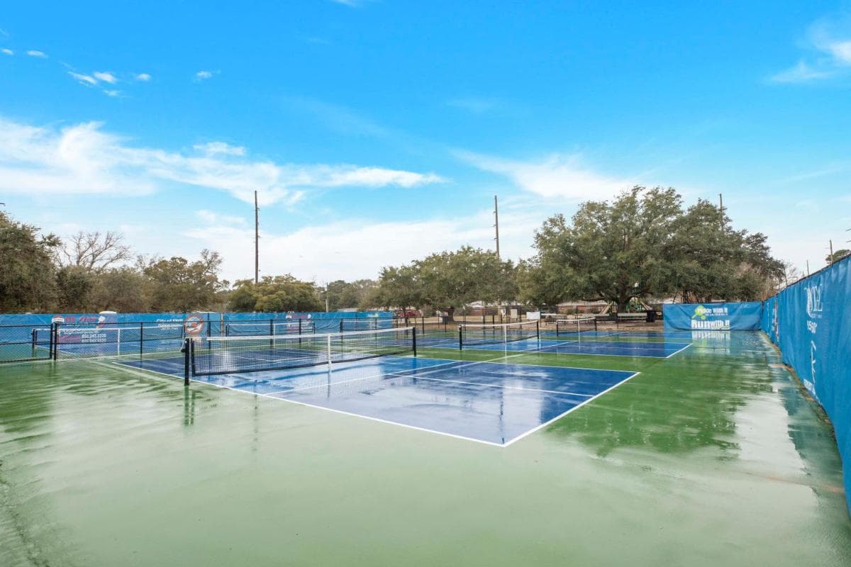 Ocean - 5 Beds Retreat with Pickleball, Arcade, Grill & Beach Access!