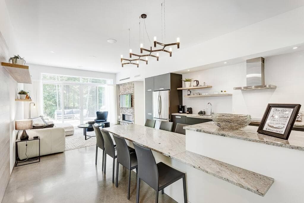 Tremblant Oasis: Luxury, Nature, Hot Tub, Views!