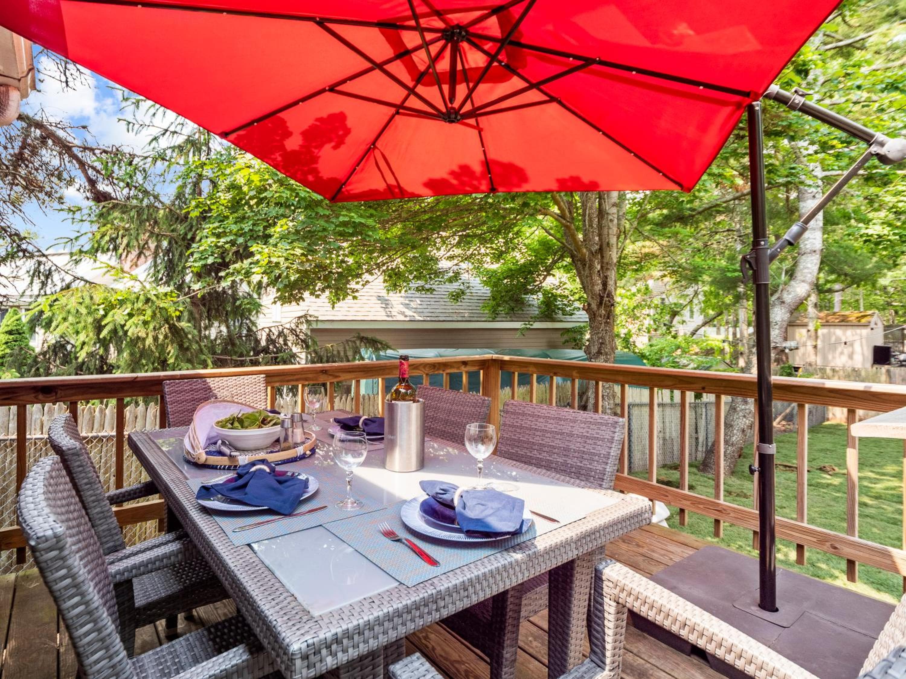 Cape Cod Cottage, near Beach, Hot Tub, AC, Dog Friendly