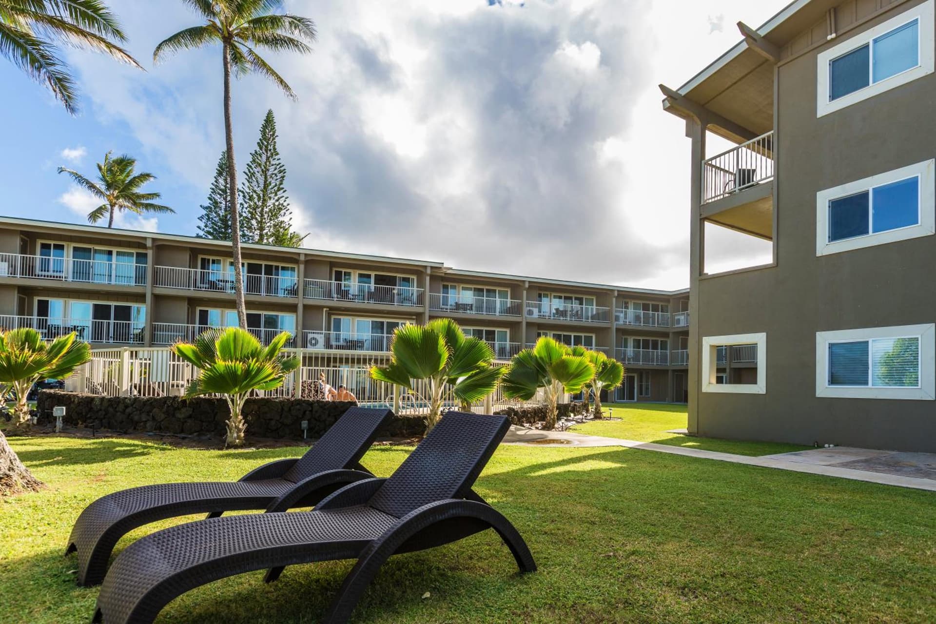 2 Bedroom Kapaa Condo, Pool, AC, Beach Access KK116