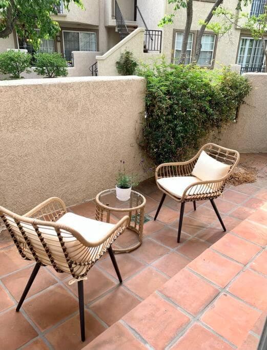 Stylish 2bd/2ba condo 4 miles from Six Flags!