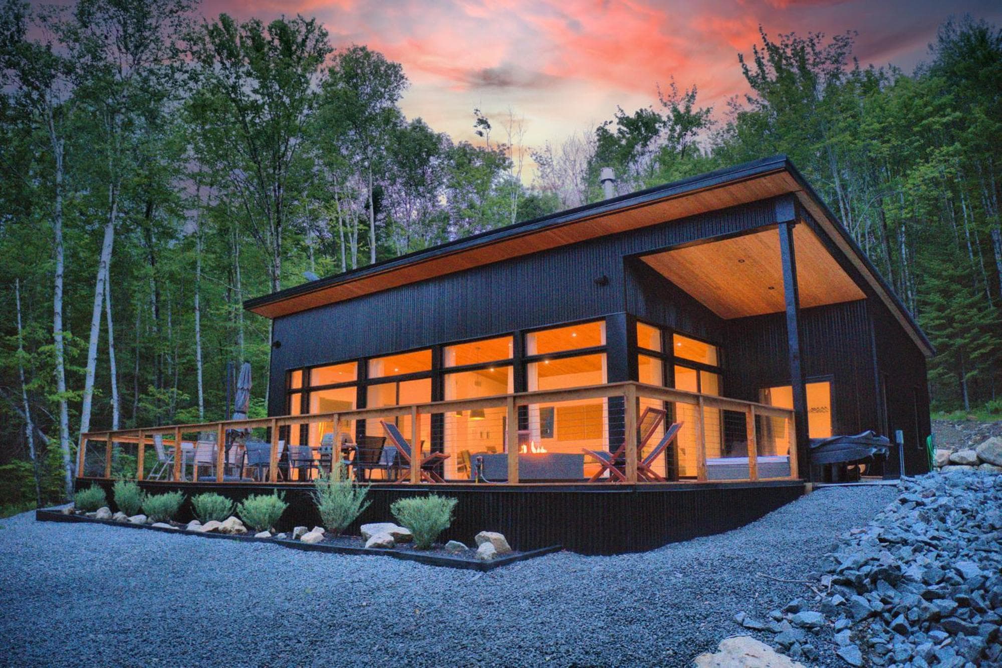 KALLM Mont-Tremblant luxury chalet with sauna, hot tub, private beach & pond on 8acre estate