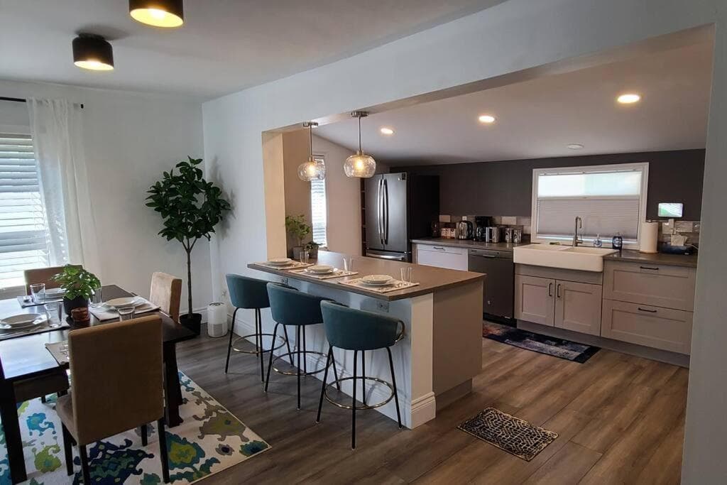 Beautiful 2 Bedroom Home in the Heart of North Bay