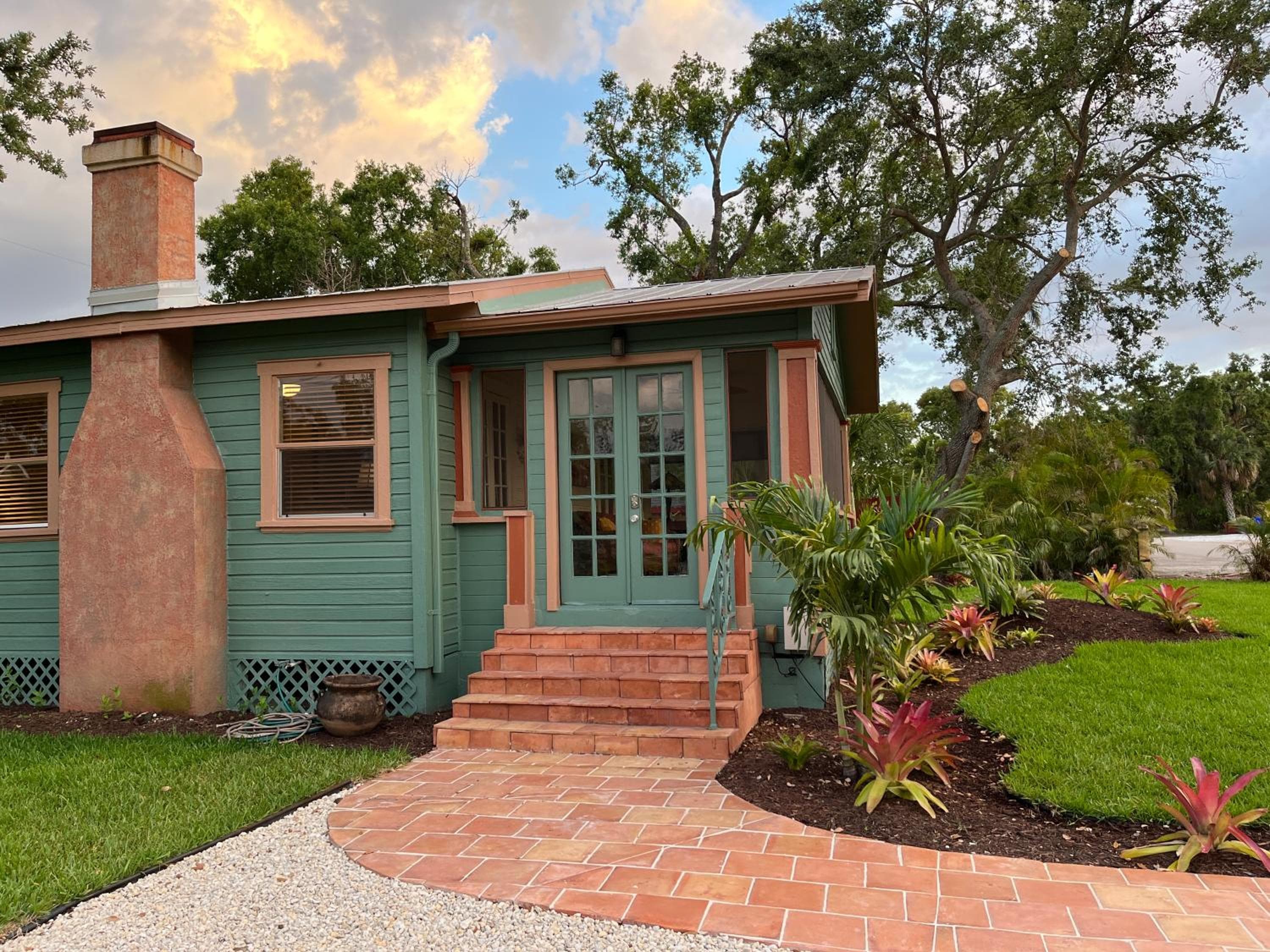 Altamont Park Entire Bungalow Super Rate New Listing