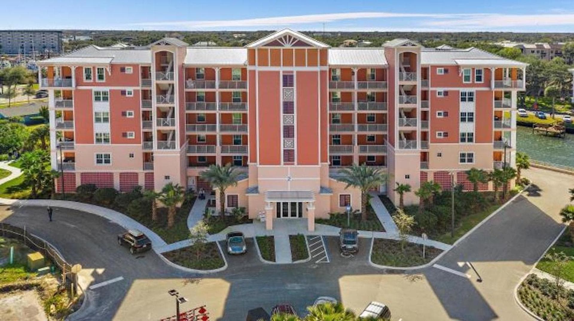 Riverwalk Condo - Large 22 And Brand New!
