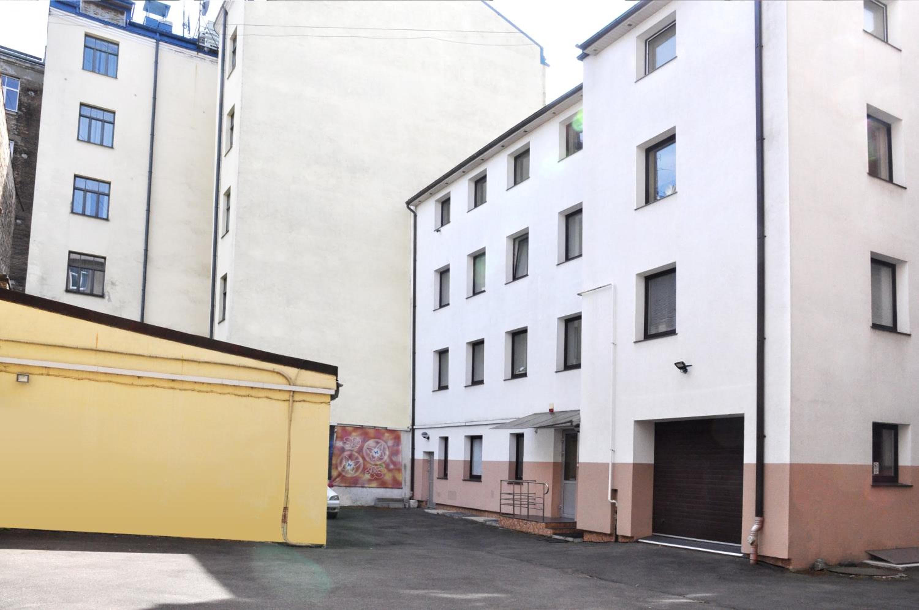 Riga City Center Quiet Apartment with Free Private Parking