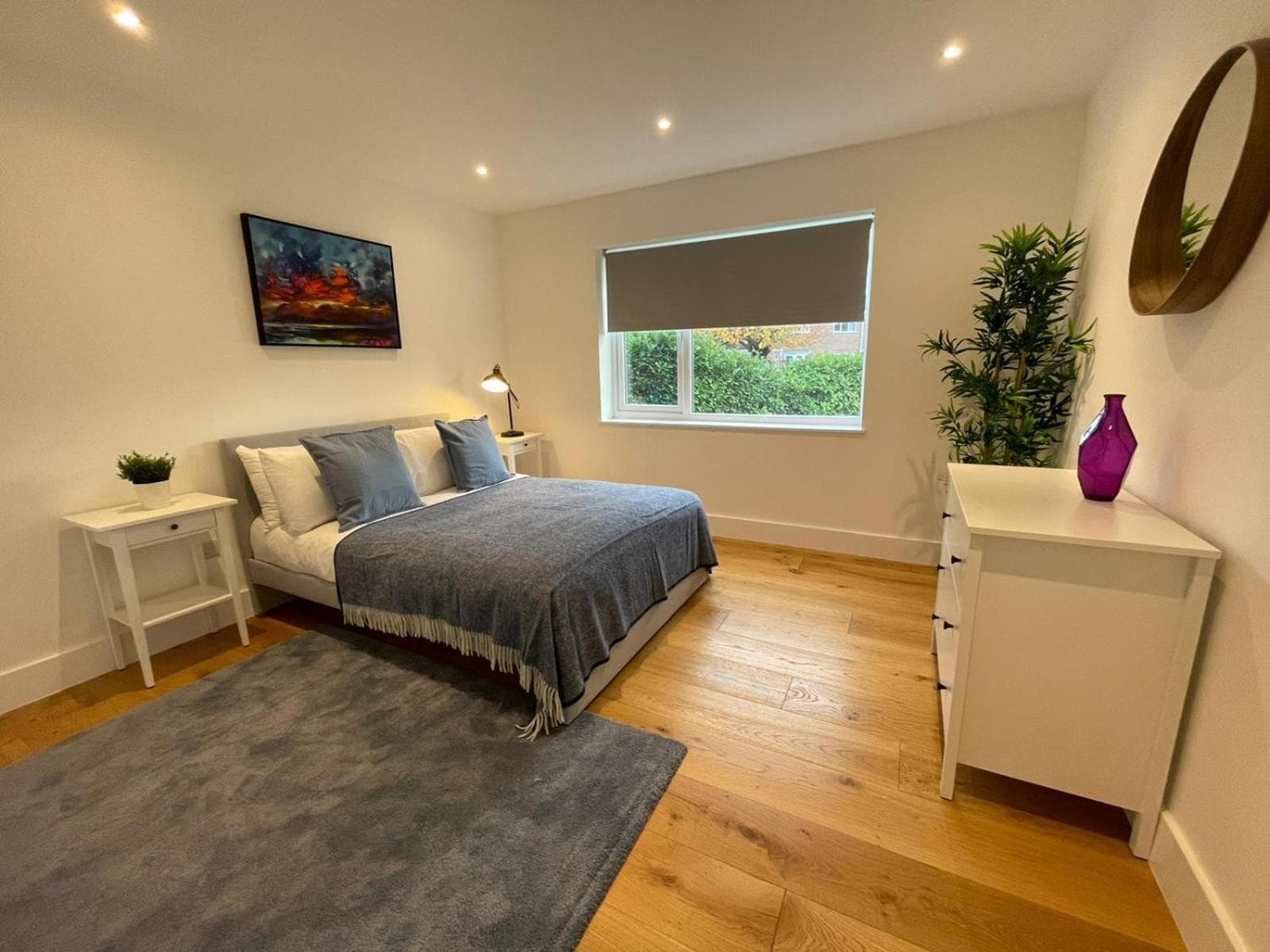 Addlestone Exquisite 6 double bedrooms and 3 Bathroom Detatched House 9