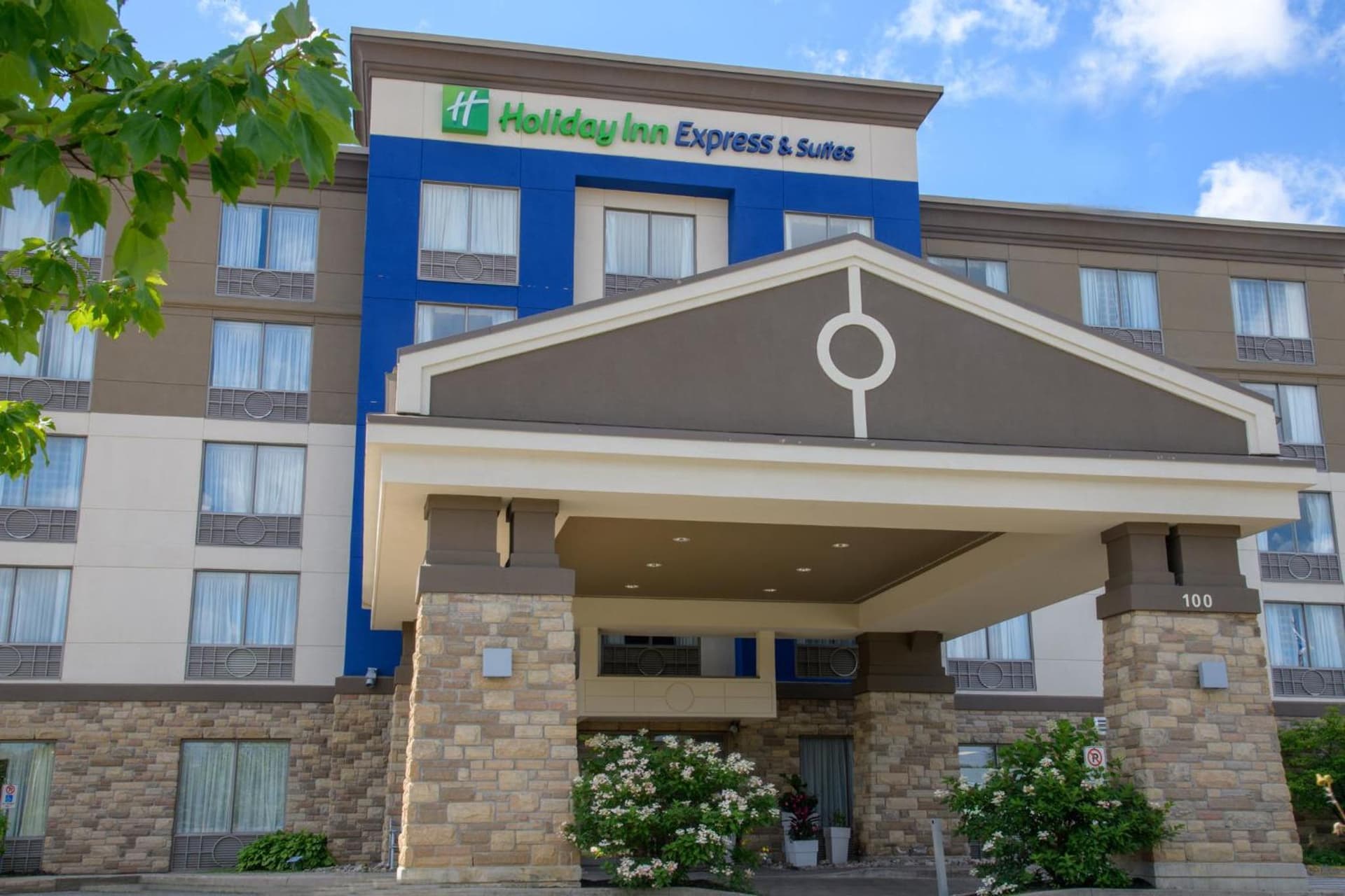 Holiday Inn Express & Suites Huntsville by IHG