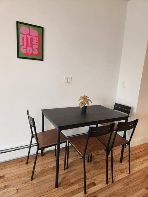 Deluxe Studio minutes from NYC!