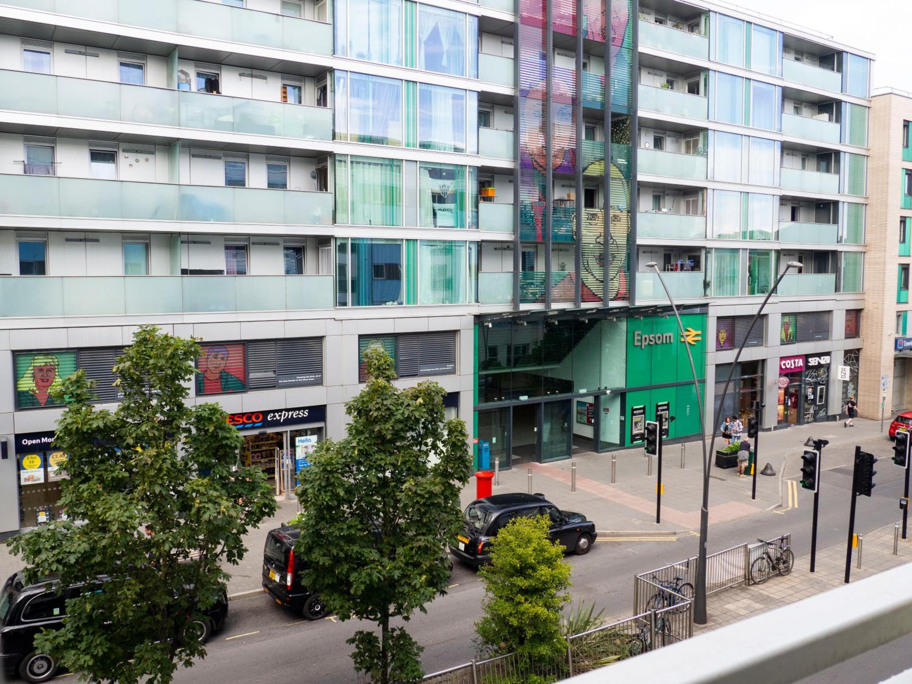 Stylish 2 bedroom apartment in the heart of Epsom town centre
