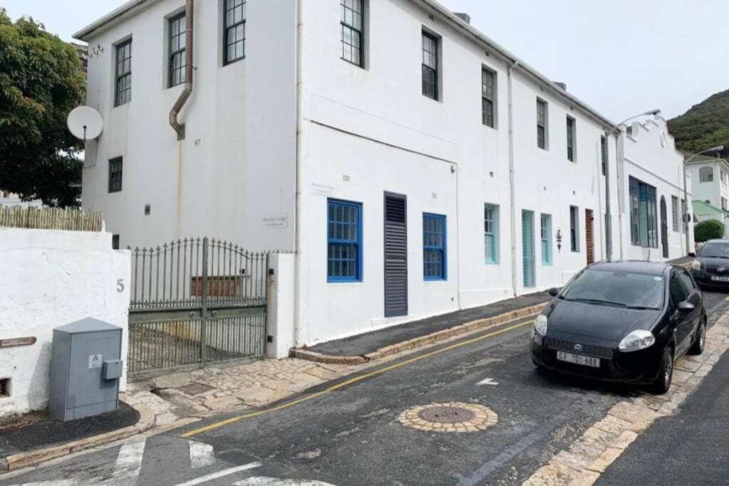 Sunny Windsor Apartment in Kalk Bay