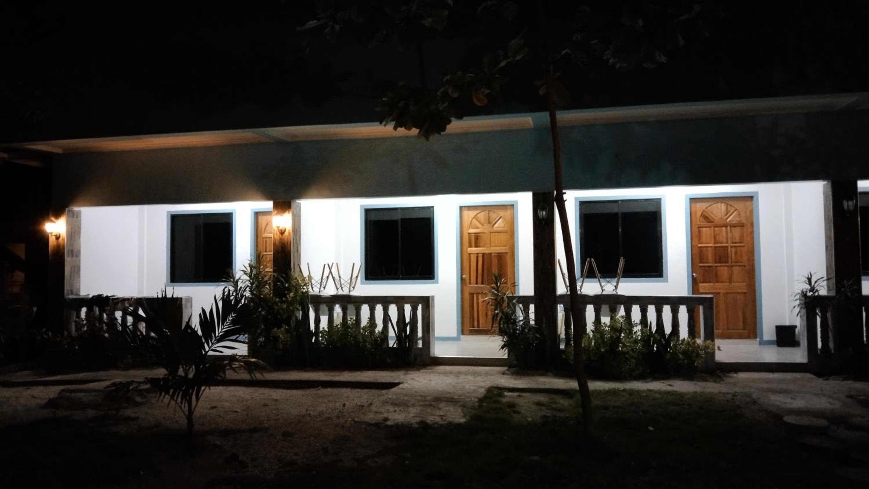 ELEN INN - Malapascua Island Air-conditioned Room1