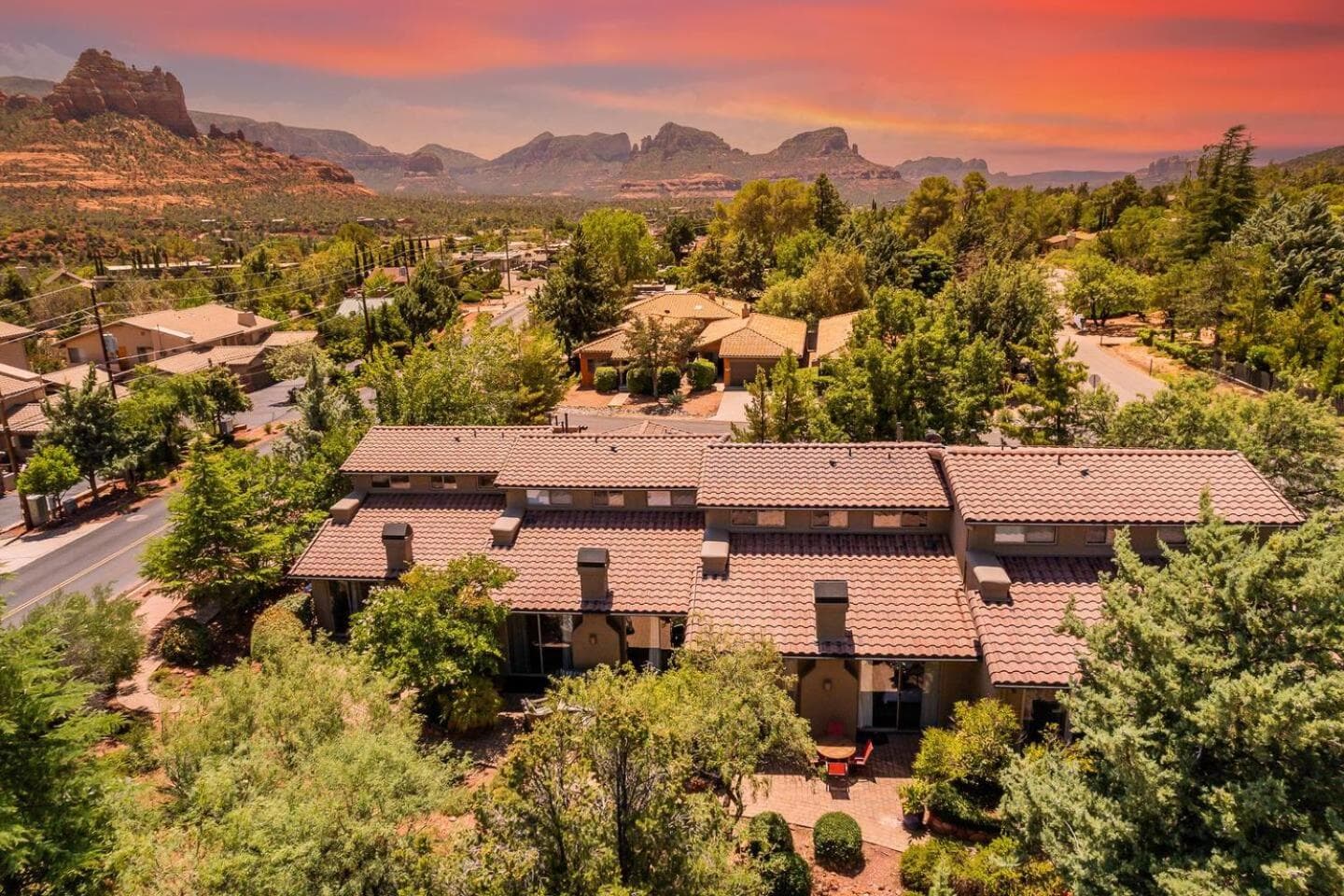 Uptown Sedona Gem: 3-Bed Townhome with Majestic Views and Central Location
