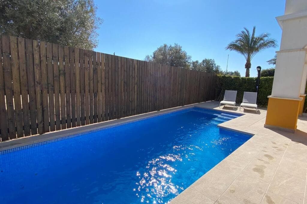 Villa Alegre, Mar Menor Golf - 2 beds - 2 baths - private heated pool - solarium - family friendly