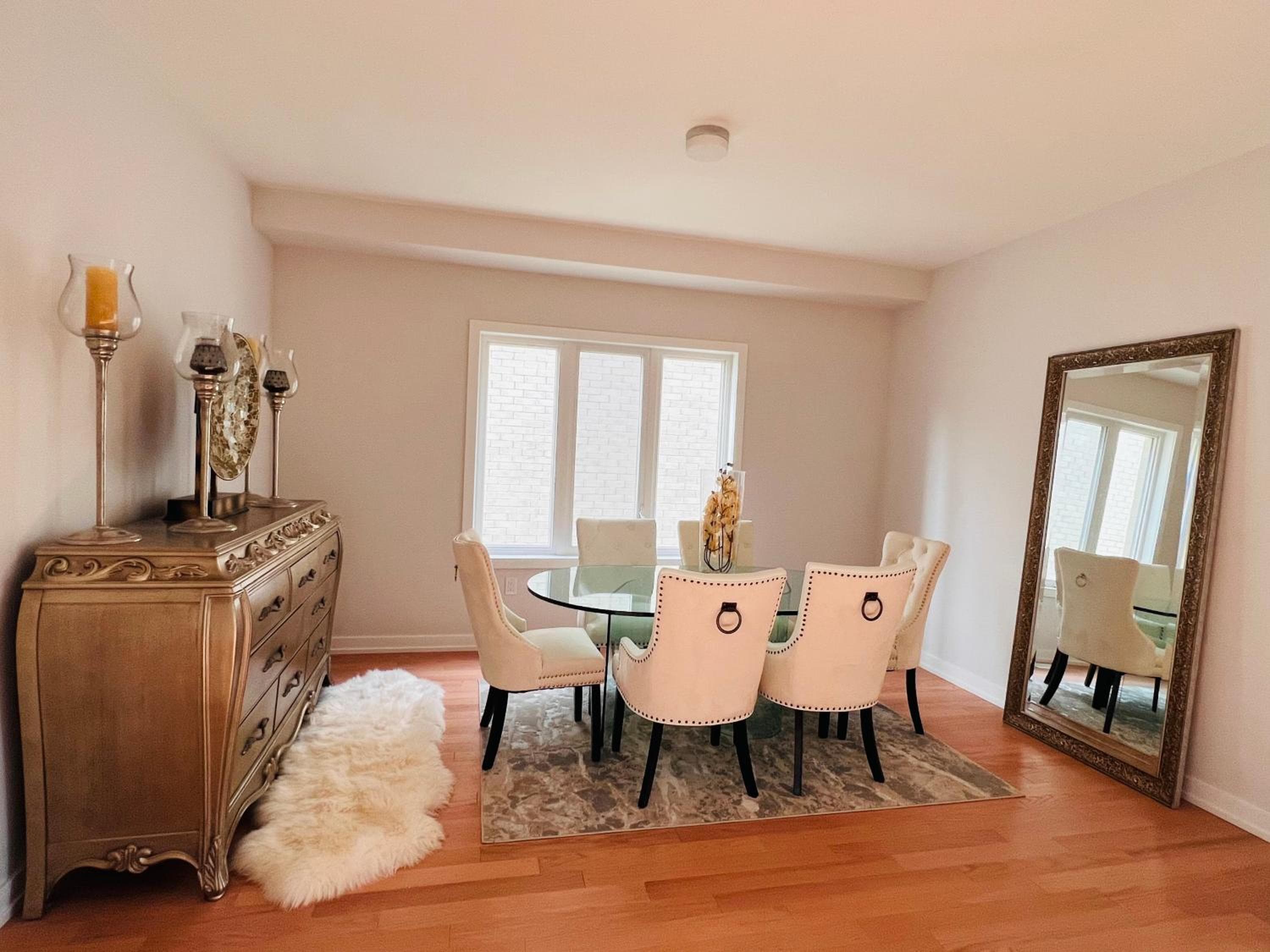 Beautiful Executive Home Close to Dover Beach