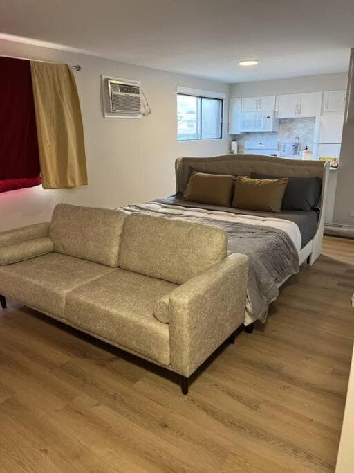 Luxury King Bed in Family Friendly Location