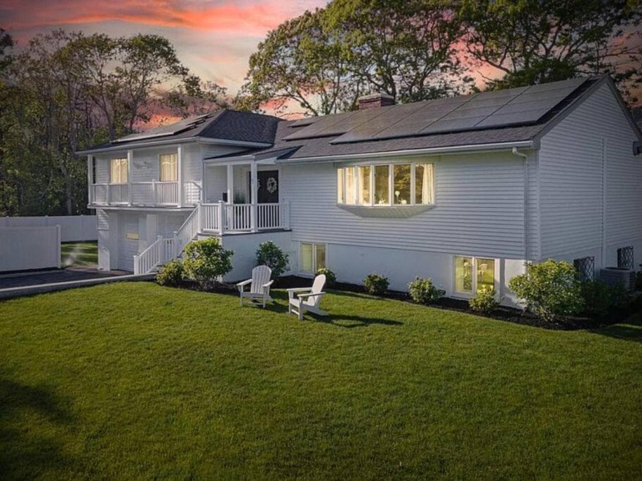 WALK to the Beach and FirePit, Bikes - Modern House