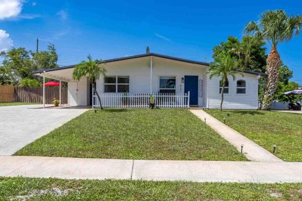 Beach House/KING BD/Hot Tub/Pool/Fire Pit/Gym/Golf