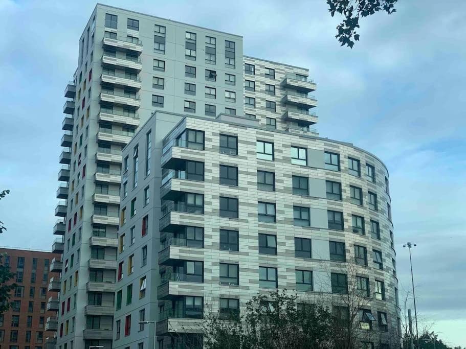 2 Bedrooms Apartment In RG Centre