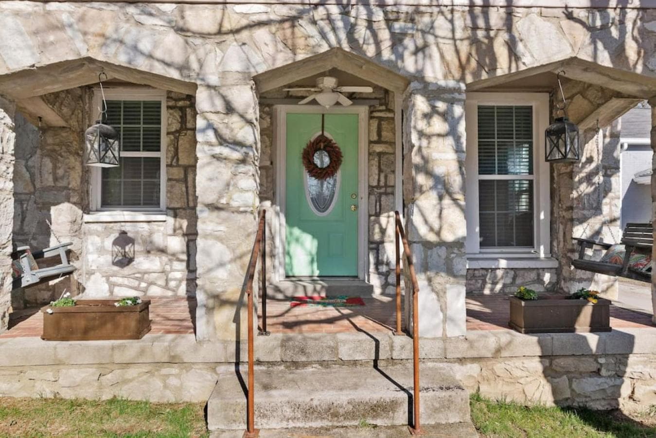 Stone Cottage 3 Bedroom Getaway - Stroll to DT Franklin - Historic Blakely House