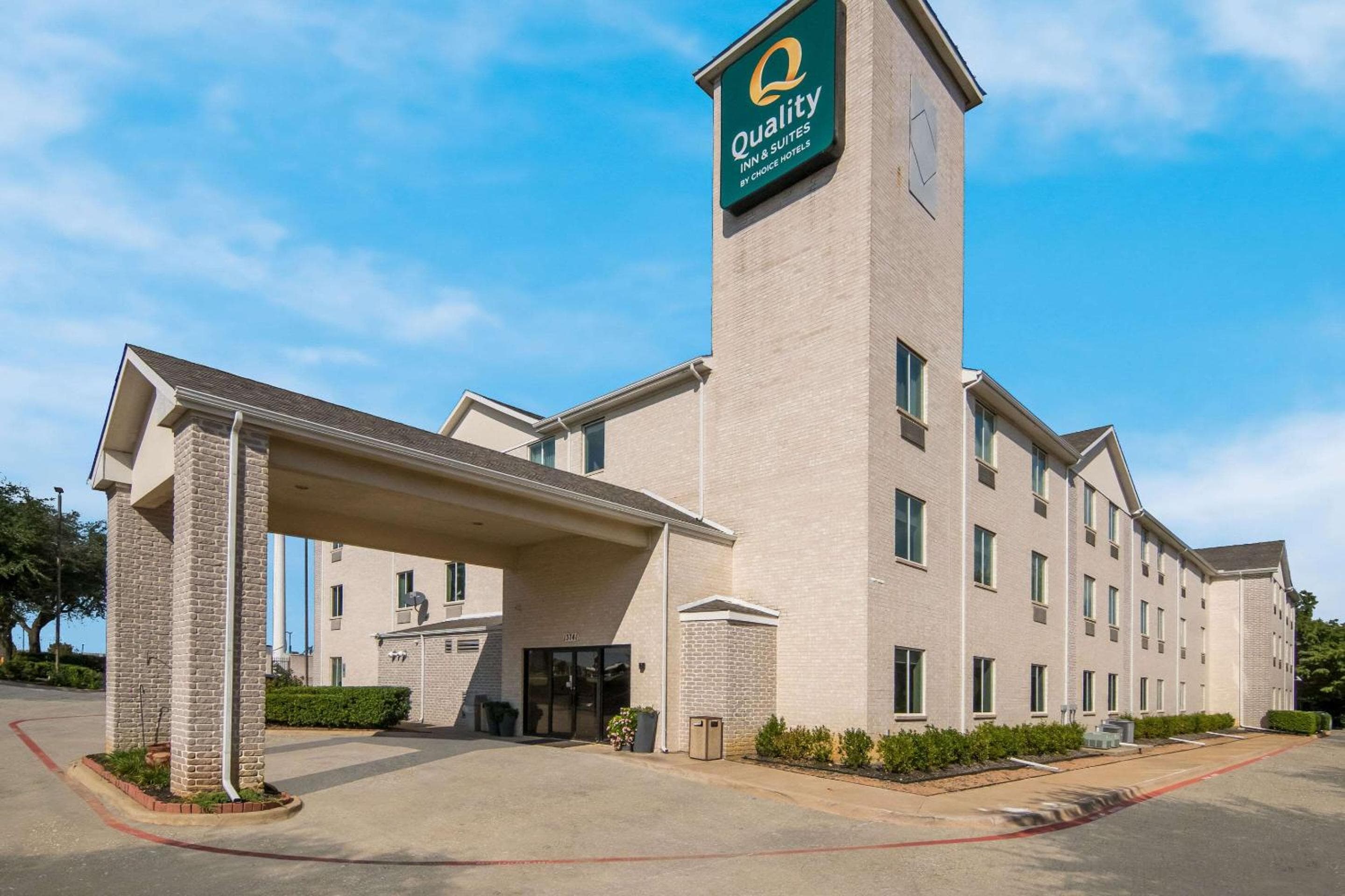 Quality Inn & Suites Roanoke - Fort Worth North
