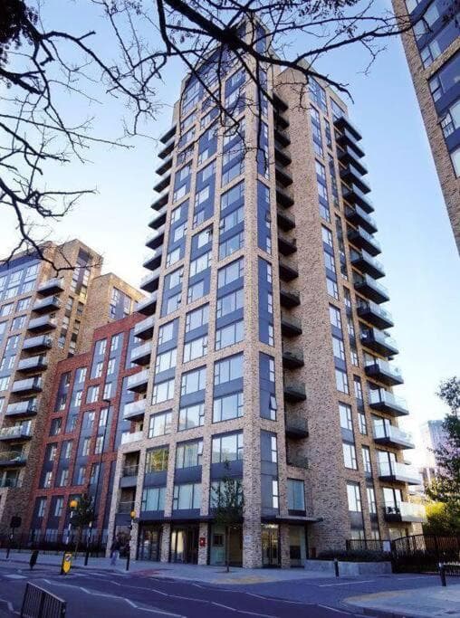 Luxury 2 bed ensuite 2 bathroom apartment East Croydon