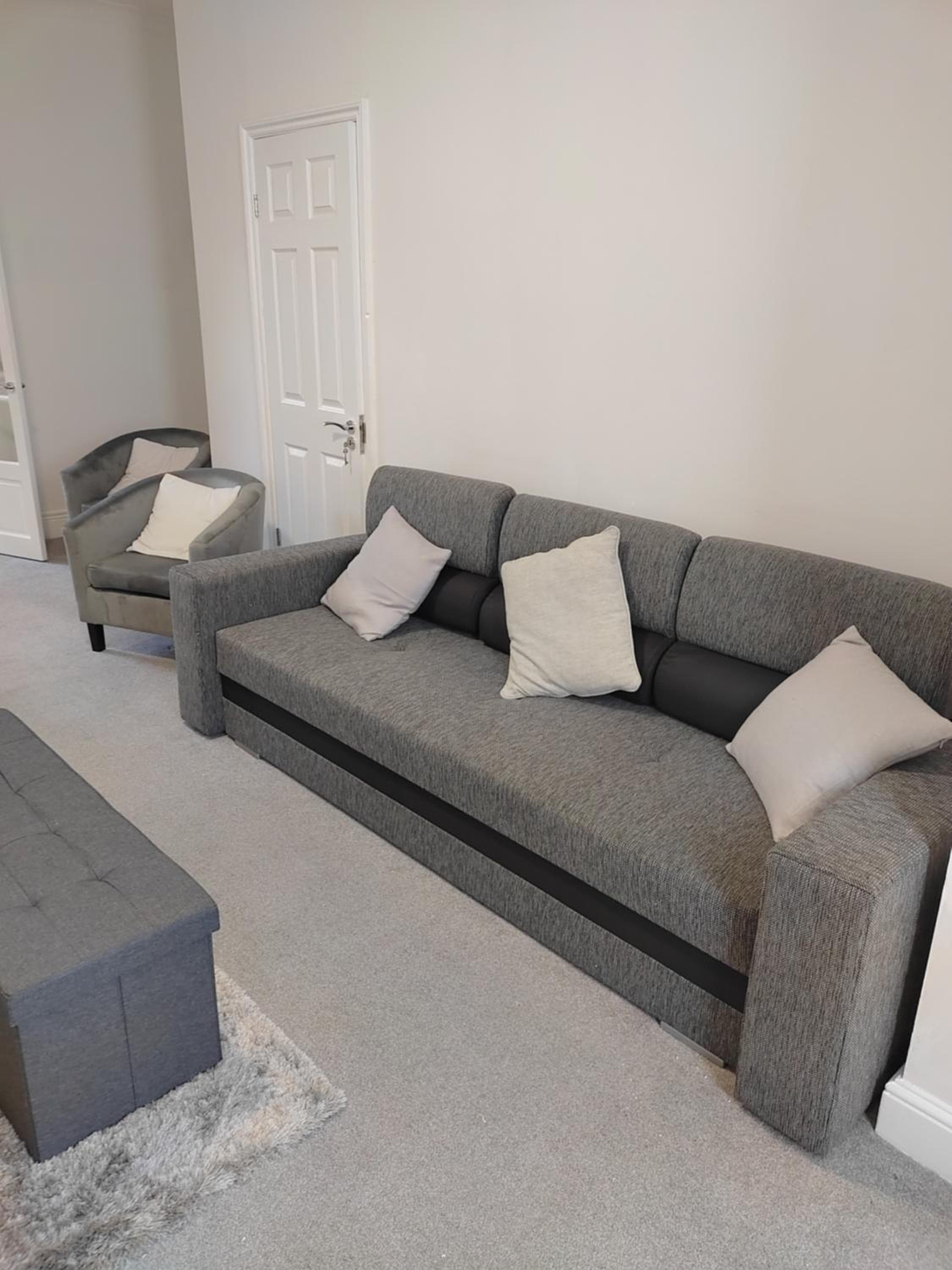 Modern 2 bed house sleeps 6