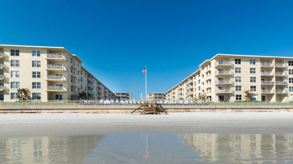 Visit this top floor property located on the no-drive beach with 2 complex pools!