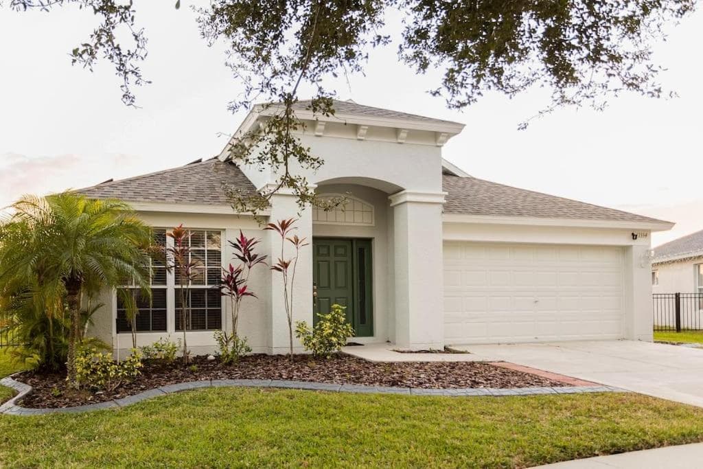 Cheerful 4 Bedroom Salt Water Heated Pool & Spa