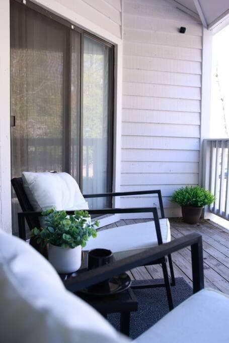 Entire 2 Bedroom Apt Home in Sandy Springs