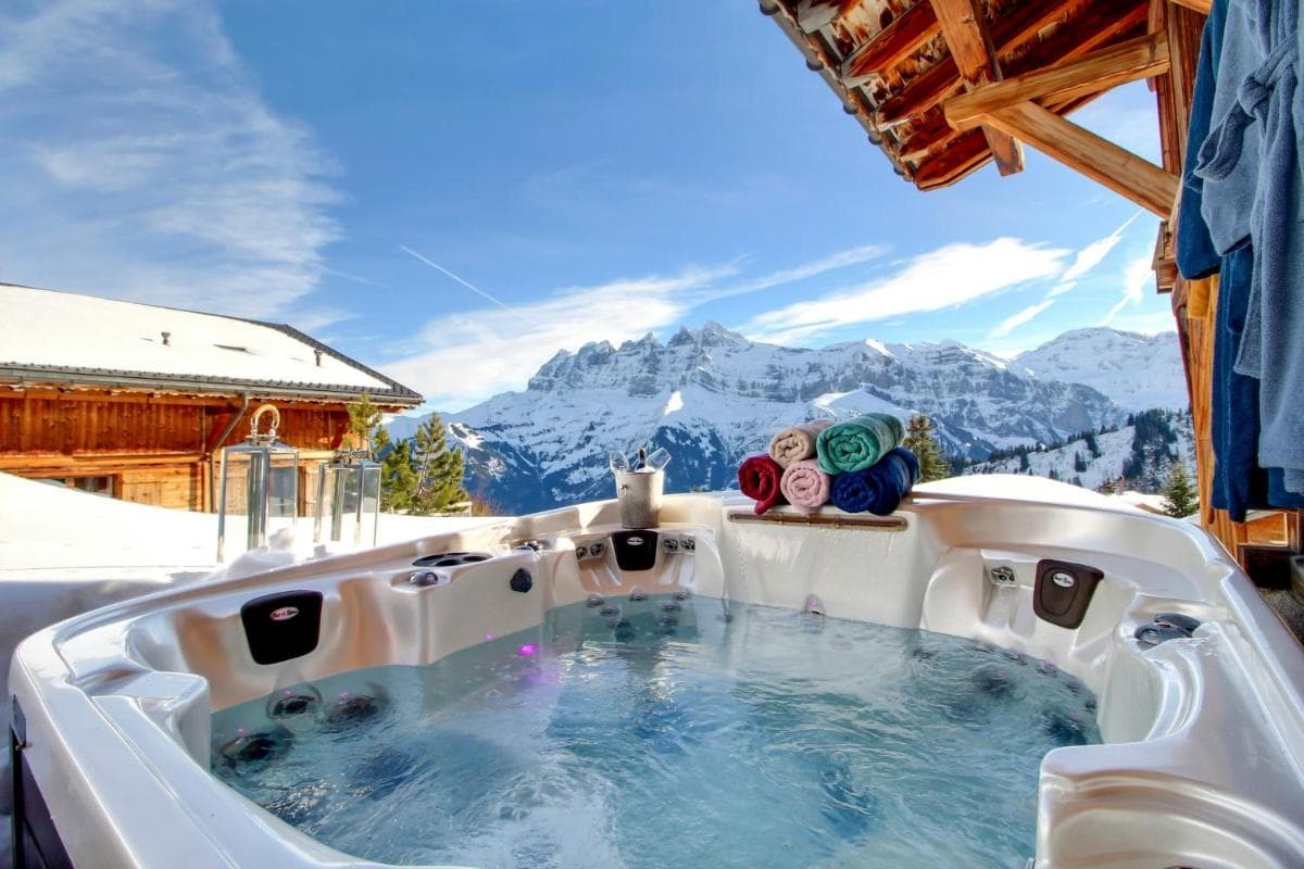Alpine chic Chalet Jacuzzi Sauna