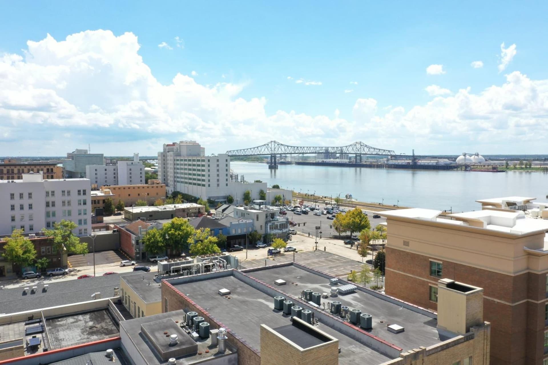 Industrial Downtown Apartment - 2BD 2BA