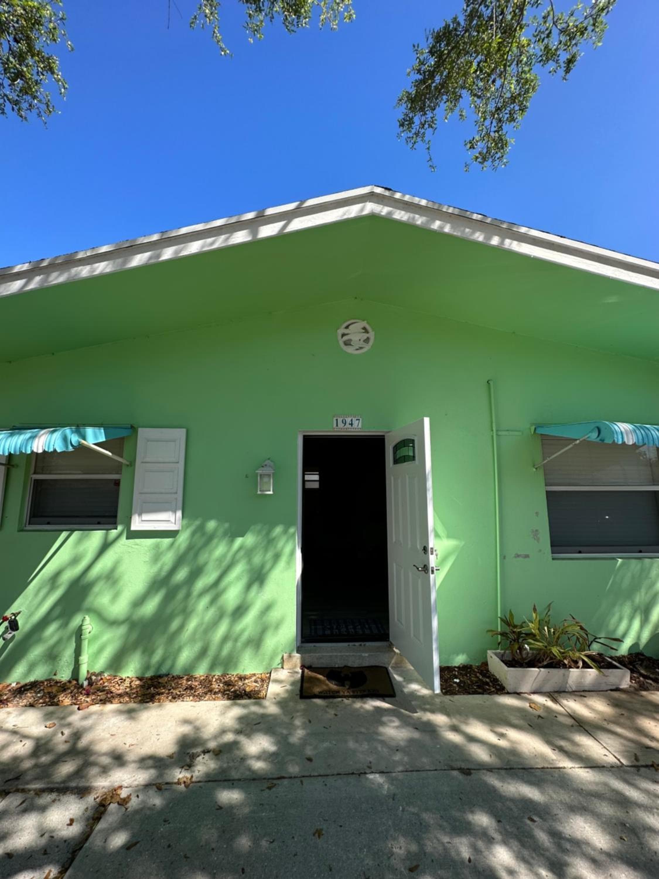 Newly remodeled, Cozy Cottage in North Palm Beach