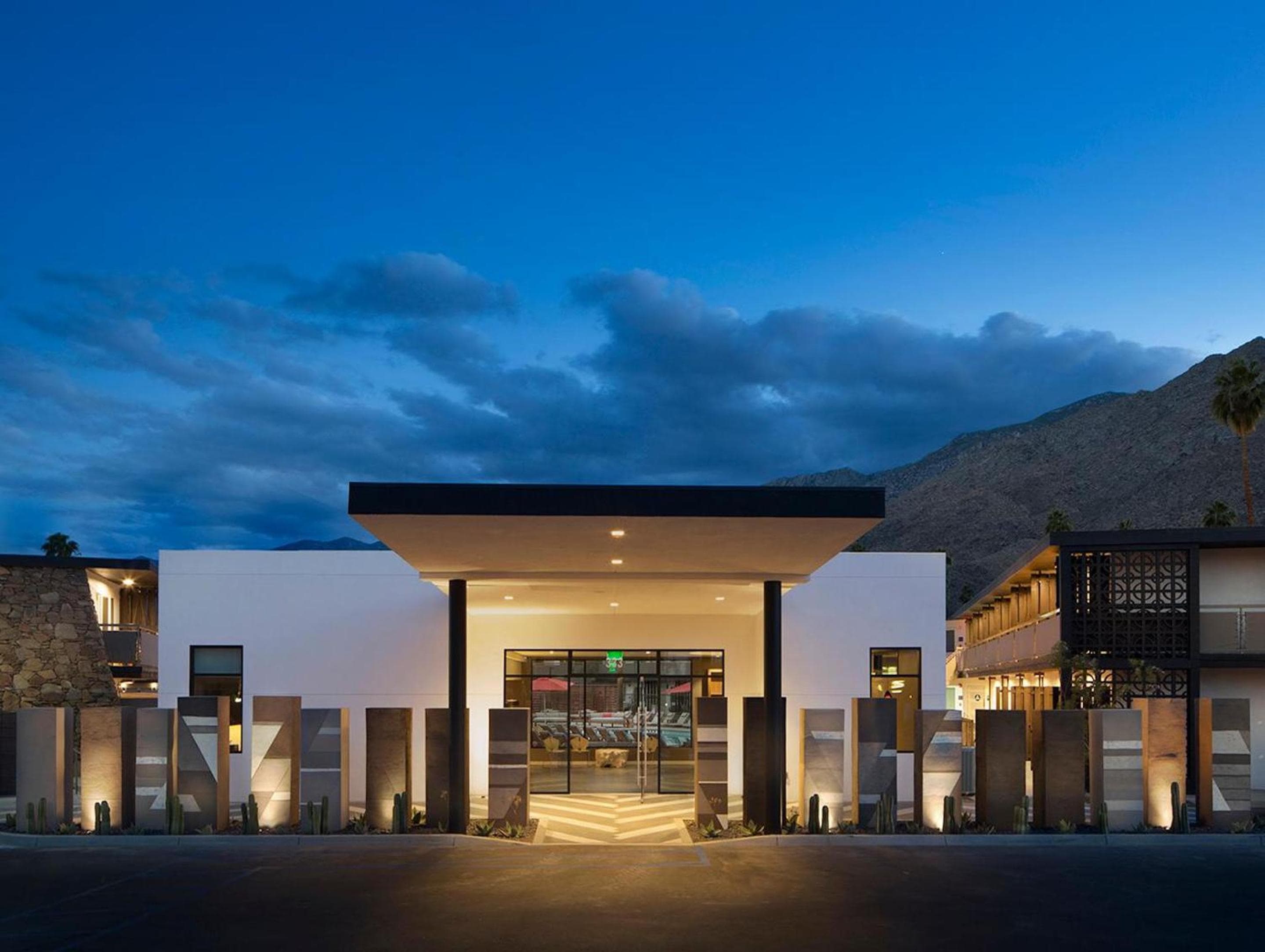 V Capri Palm Springs, a Dolce by Wyndham