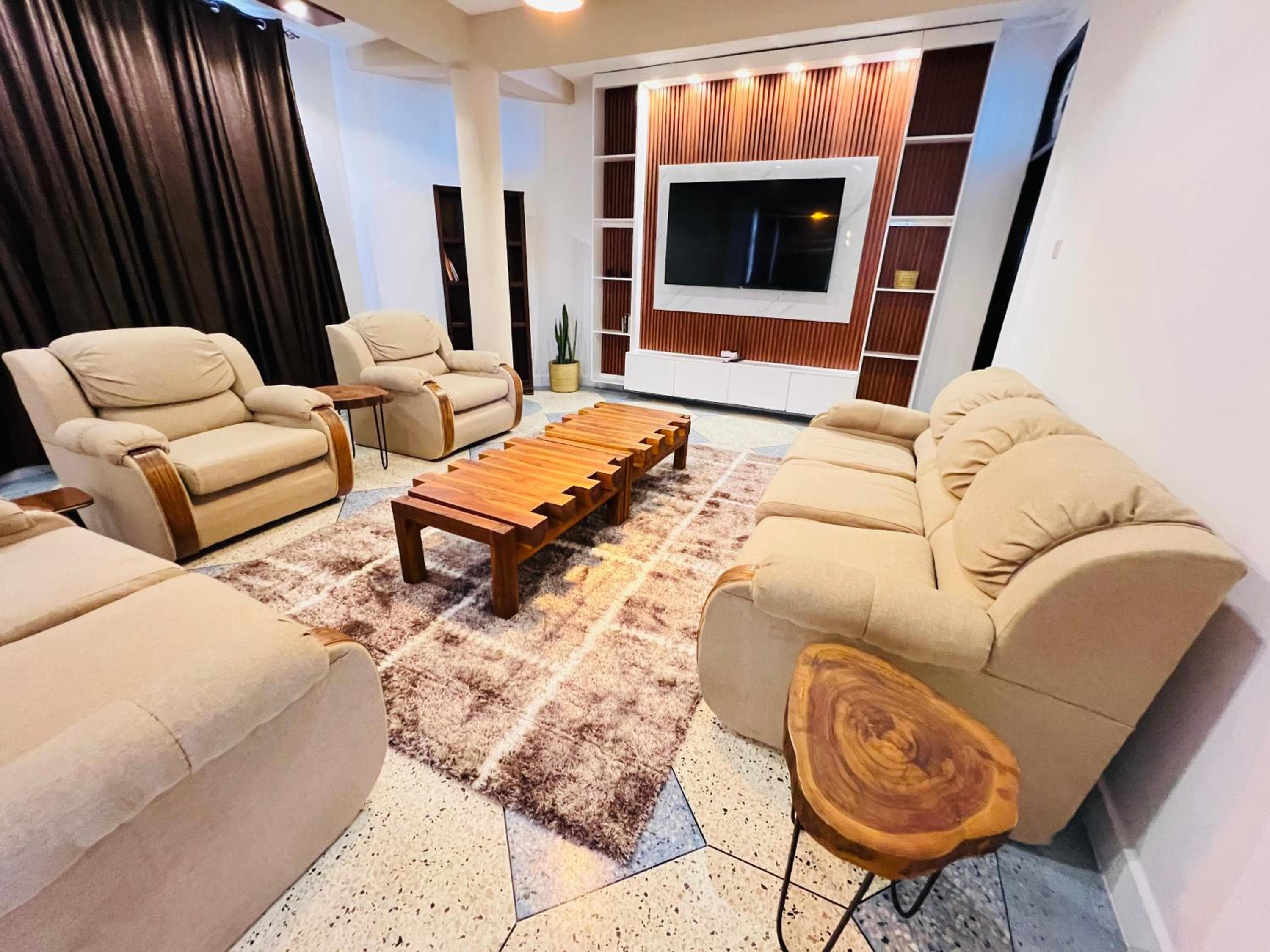 Urban Haven -Entire Apartment