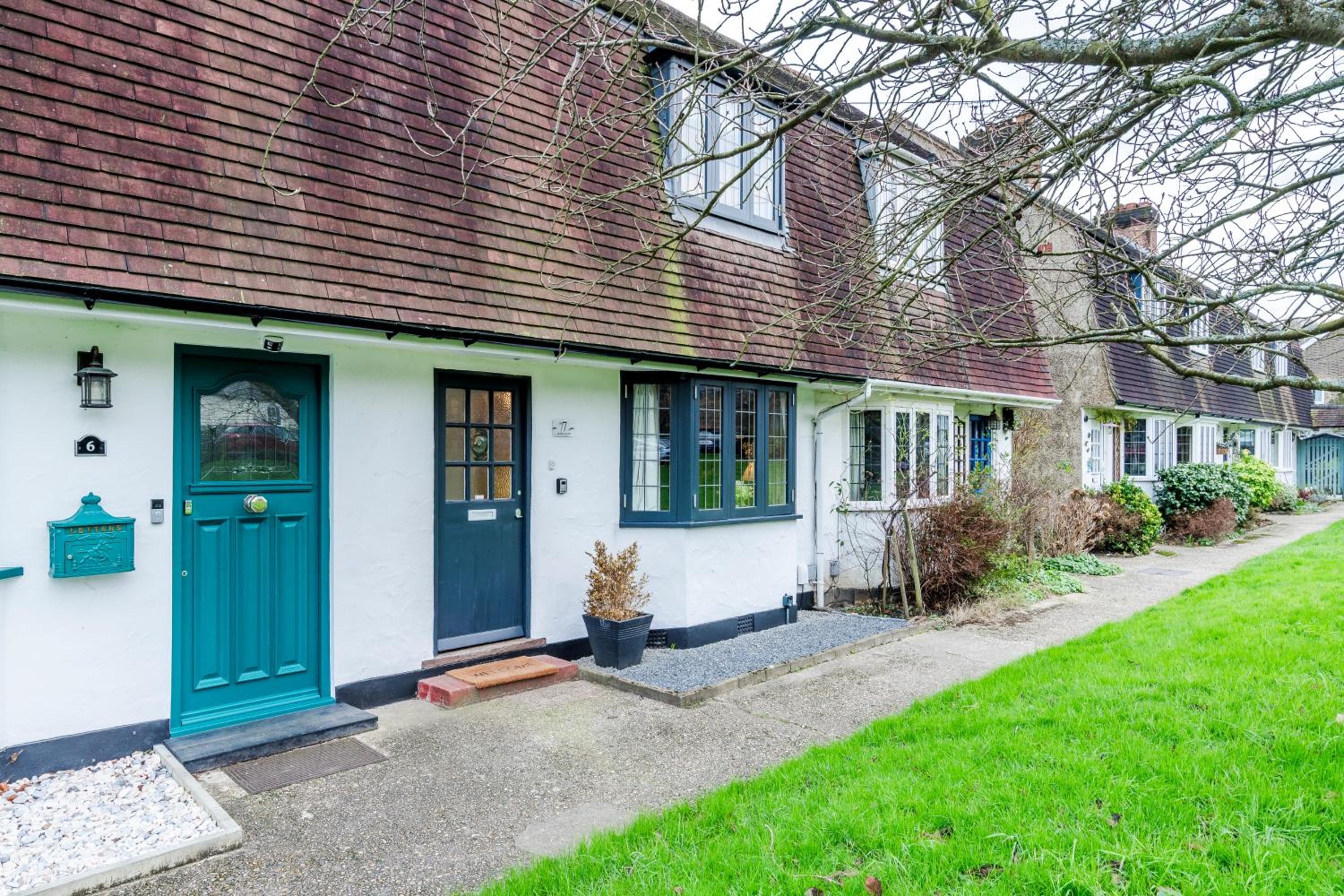 Cozy 3 Bedroom Terrace Cottage in Epsom