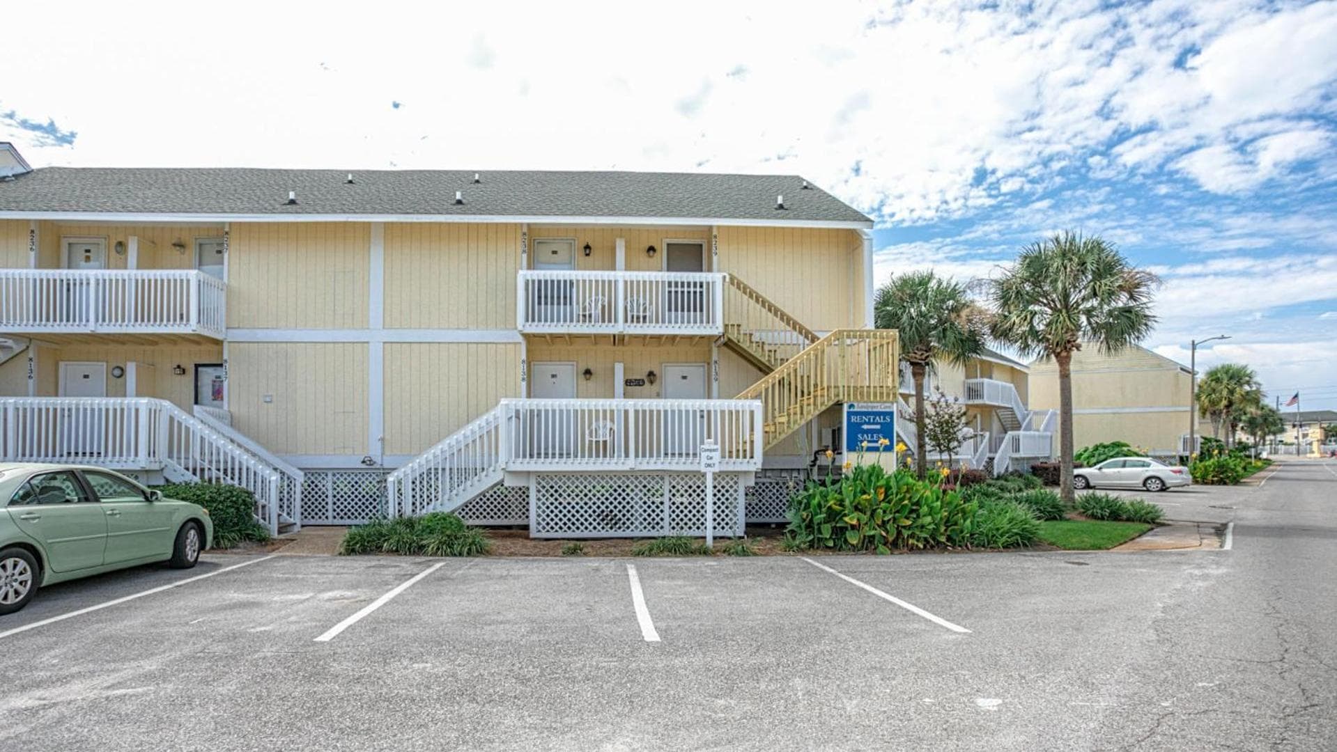 Sandpiper Cove 8239 Newly Remodeled Short walk to the Beach