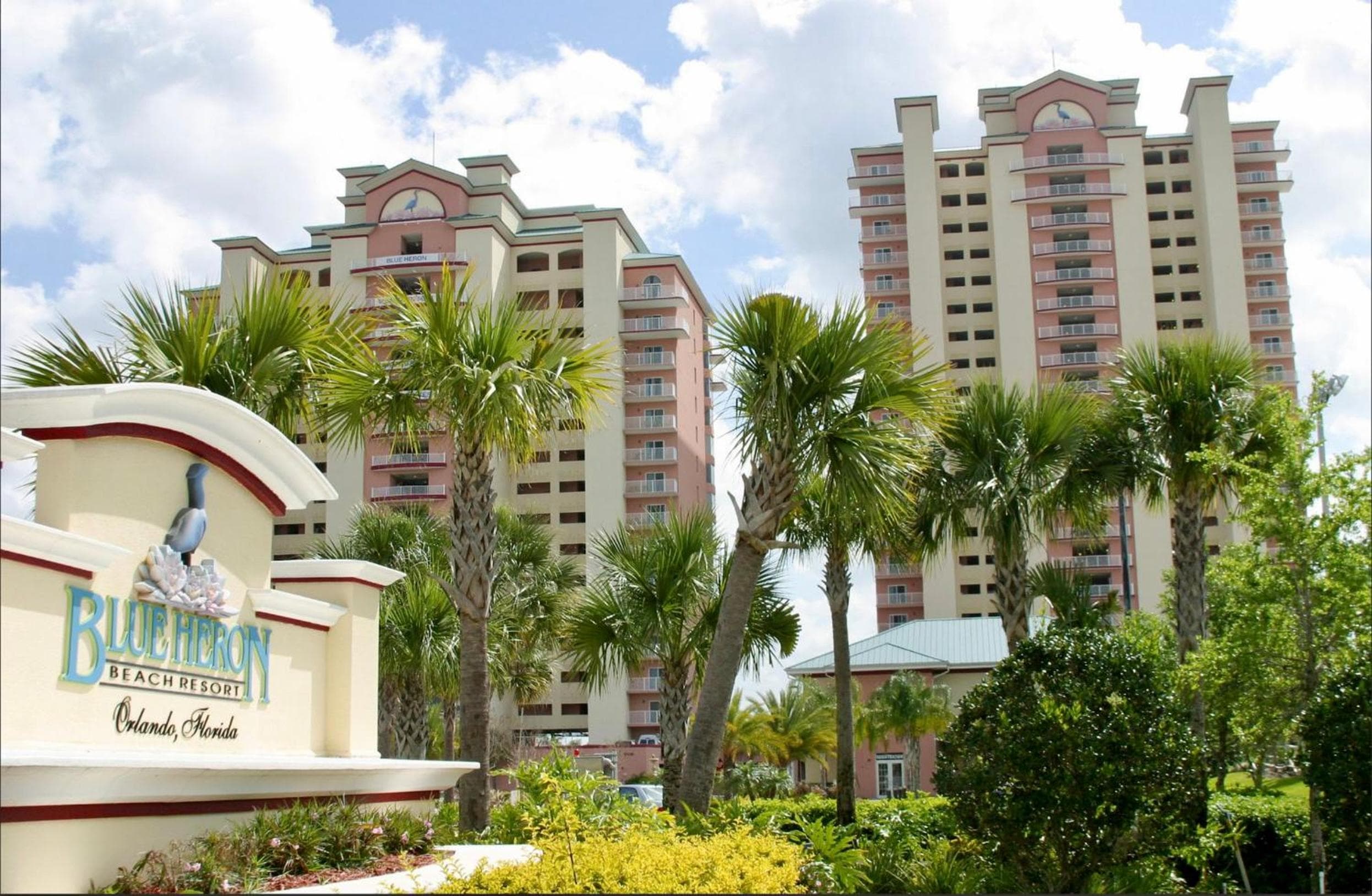 Balcony Lake Views - Pool, Gym, WiFi & Parking