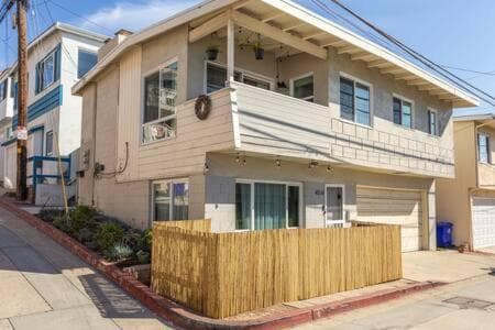 Steps to Beach Manhattan Beach 2 Bedroom Parking