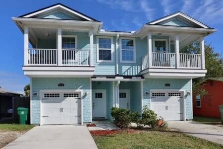 Spacious 4 BR Beach Retreat - Blocks From Beach