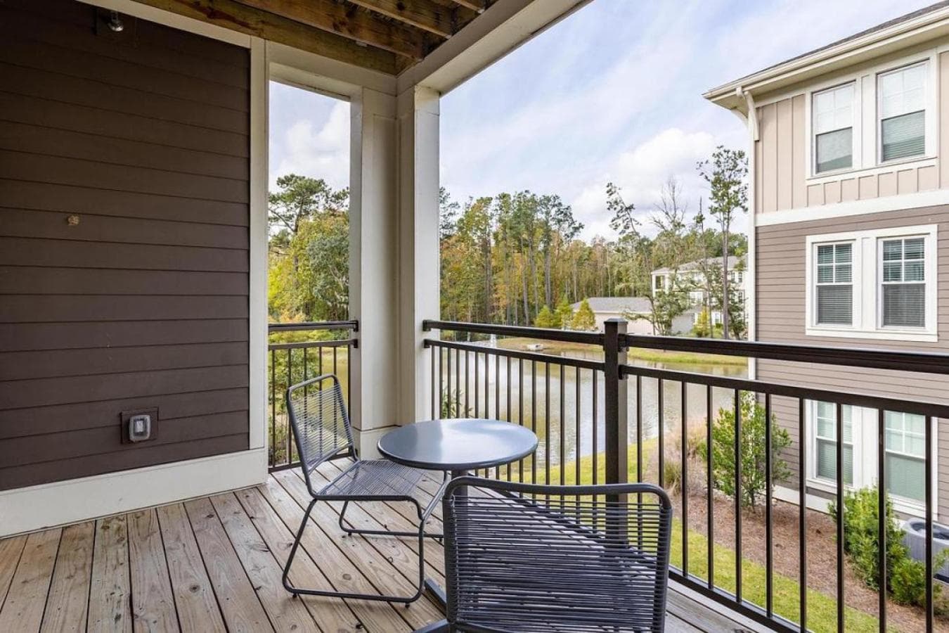 Landing Modern Apartment with Amazing Amenities (ID3526)