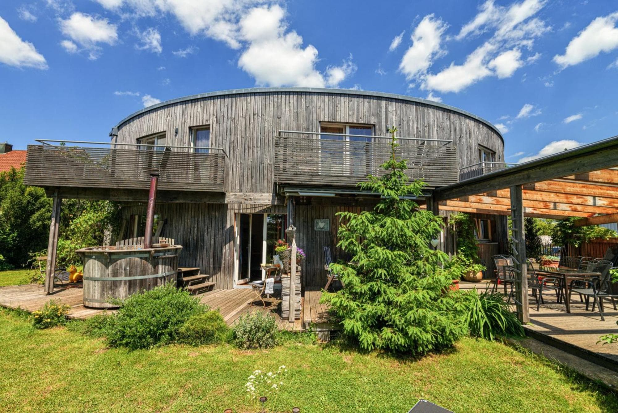 Ferienhaus Dornstetten: Sonniges Design Haus: Kamin, Sauna, Hot Pot, Zaun