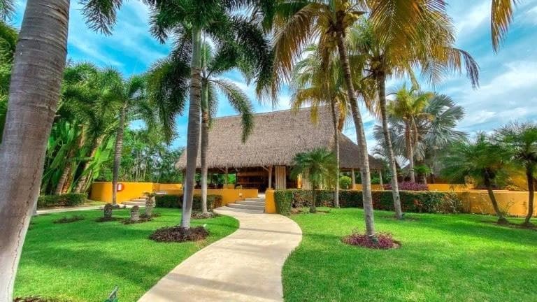 Alamar - Oceanview Condos with Beach Club Resort Access