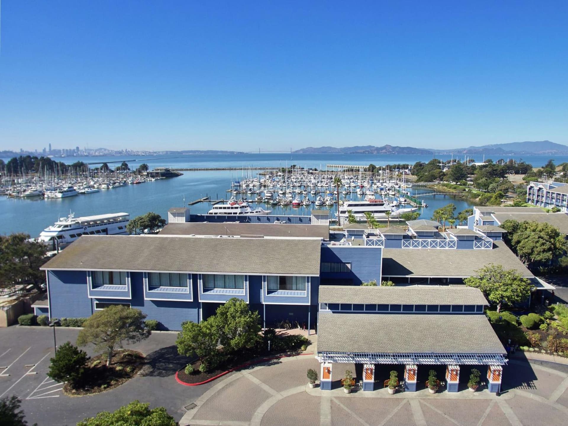 DoubleTree by Hilton Hotel Berkeley Marina