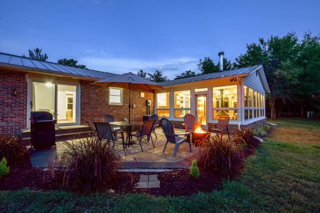 Hot Tub! Game Room! Patio! Near Baraboo & WI Dells