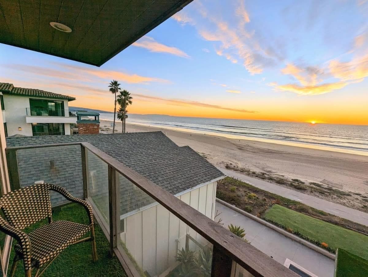 OCEAN FRONT LUXE Manhattan Beach Strand