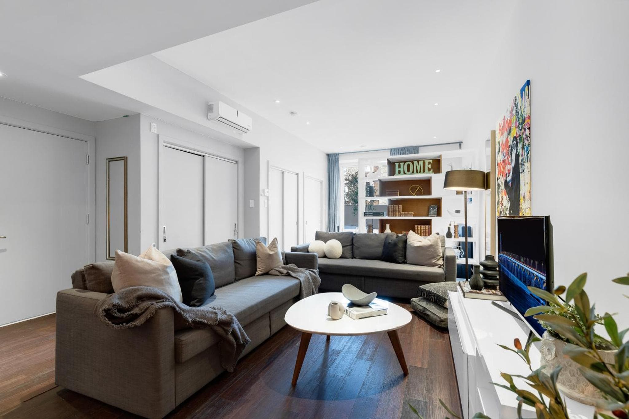 LiV MTL Soho Spacious Rooftop Suites for Groups Near Downtown Montreal