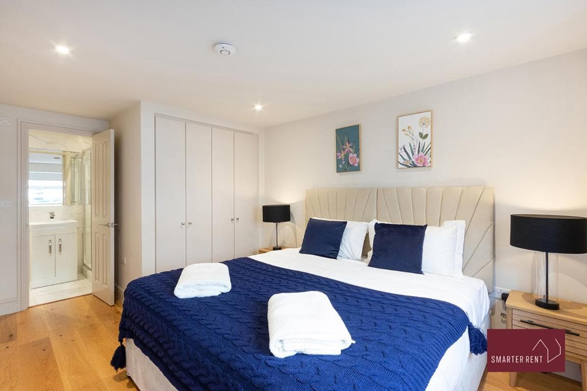 Weybridge - Refurbished Two Bedroom House